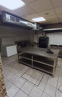 Bar con cocina profesional